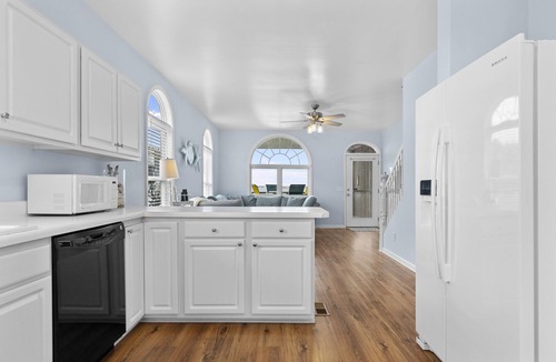 Emerald Isle Cottage | Simple Blessings - Soundfront cottage with dock and boatlift - ask for discount