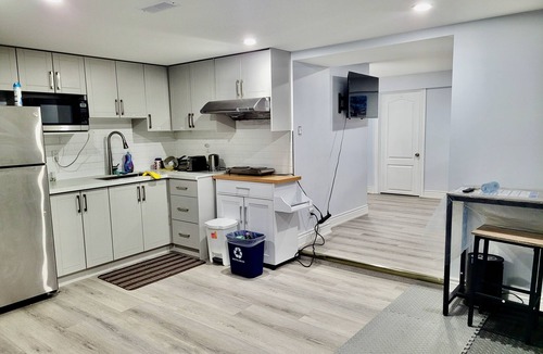West Hill House | Simple Budget Room for Solo Traveller