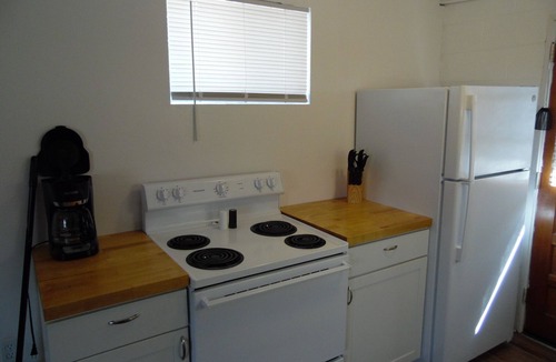 Jenkins Apartment | Simple, Clean, and Quiet Lakeside Getaway