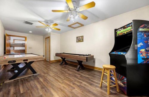 Pigeon Forge Apartment | Simple Condo for Urban Time-Off