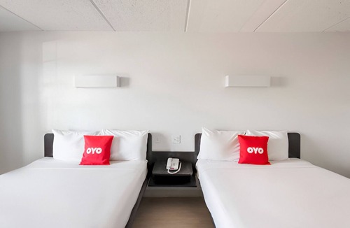 Energy Corridor Hotel | Simple & Convenient Stay Near Market Square Fun & Memorial Park l 2 Rooms