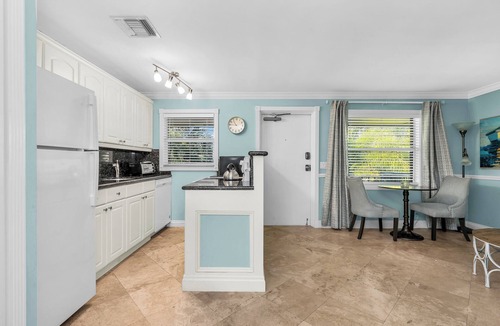 Grandview Heights Apartment | Simple & Cozy WPB Apartment #5