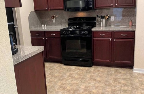 Rosenberg House | Simple Elegance 3bedroom 2bath 4min from Fair Grounds