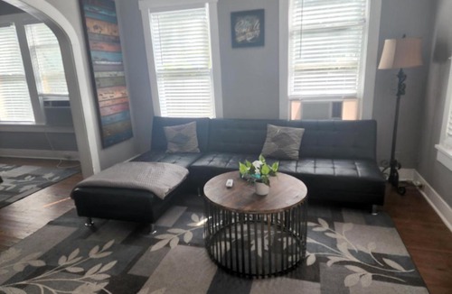 Beacon Hill House | Simple Hollywood Stays #801