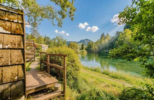 Zweisimmen House | Simple LakePod Nature Escape near Gstaad and Interlaken
