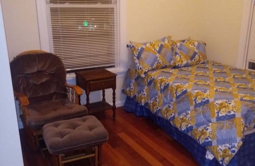 Niskayuna Apartment | simple one bedroom free parking