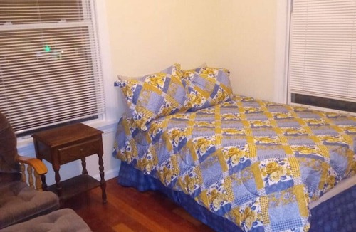 Niskayuna Apartment | simple one bedroom free parking