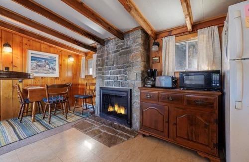 Hall Quarry Cottage | Simple Pleasures - A quaint cottage on the water's edge