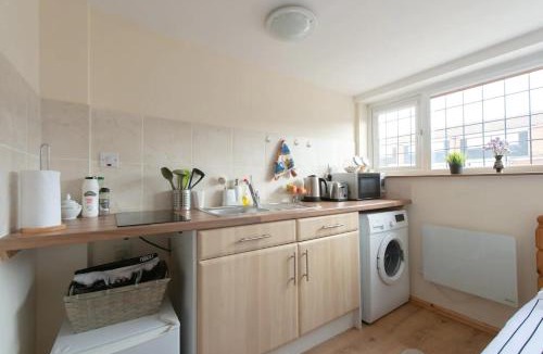 Heaton Apartment | Simple Private Studio