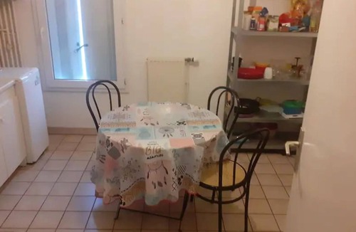 L'Isle-d'Abeau Apartment | Simple, quiet 50m2 apartment on top floor