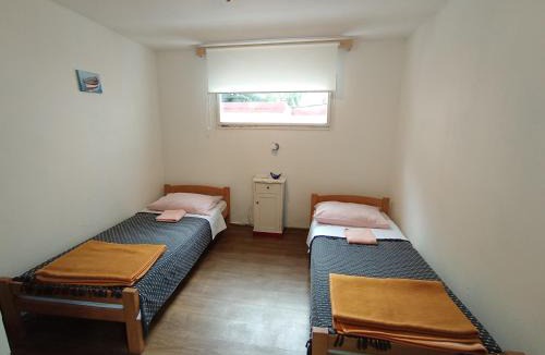 Kraljevica Apartment | Simple room for 2 with bathroom close to the sea