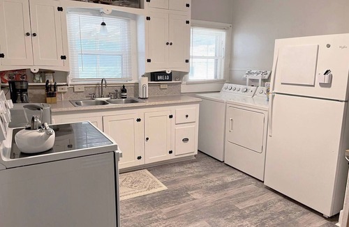 Roswell House | Simple & Spacious 3/1~2 Pets Stay For Free!