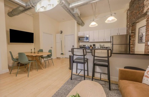 Downtown Boston Apartment | Simple & Spacious Apartment!