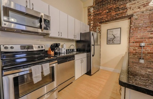 Downtown Boston Apartment | Simple & Spacious Apartment!
