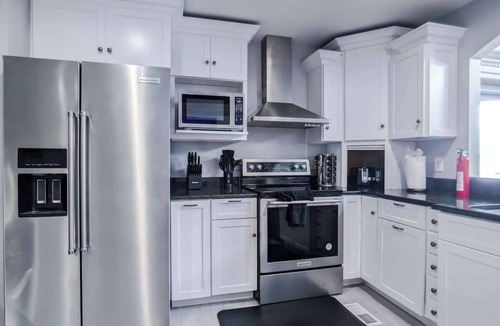 Summit Station House | Simple & Spacious | Sleeps 18 | King | EV | Lake
