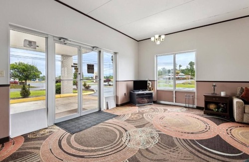 Greeneville Hotel | Simple Stay Near Greeneville Attractions With Free Parking