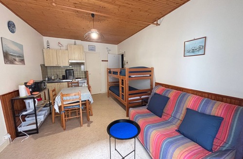 Les Sables d'Olonne Apartment | Simple studio near the beach with balcony
