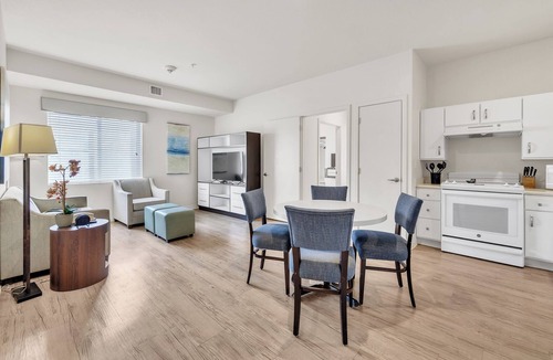 Far North Central Apartment | Simplicity At the Rim 1102 I Comy 3 Bed 2 Bath