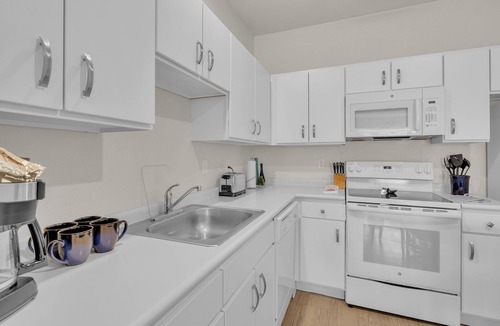 Far North Central Apartment | Simplicity At the Rim 1114 I Comfy 2 Bed 2 Bath