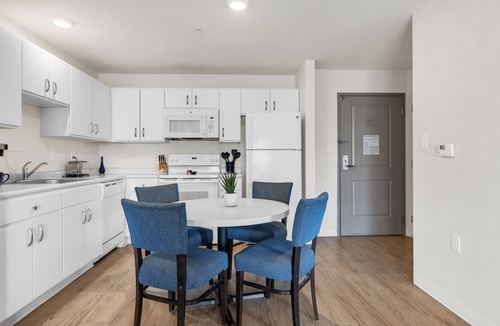 Far North Central Apartment | Simplicity At the Rim 1204 I Comfy 2 bed 2 Bath