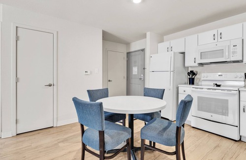 Far North Central Apartment | Simplicity At the Rim 1221 I Comfy 2 Bed 2 Bath