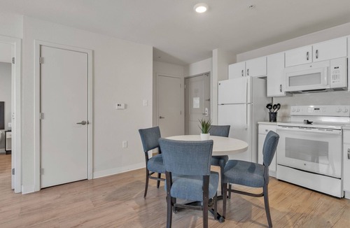 Far North Central Apartment | Simplicity At the Rim 1321 I Comfy 2 Bed 2 Bath