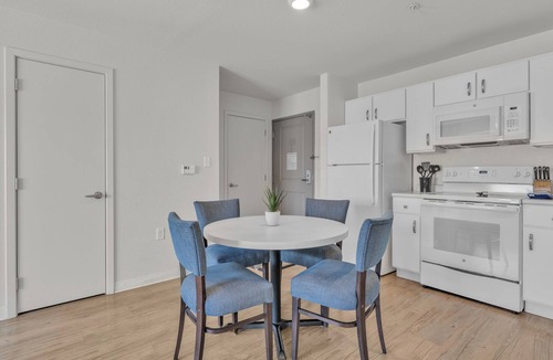 Far North Central Apartment | Simplicity At the Rim 1416 I Comfy 2 Bed 2 Bath