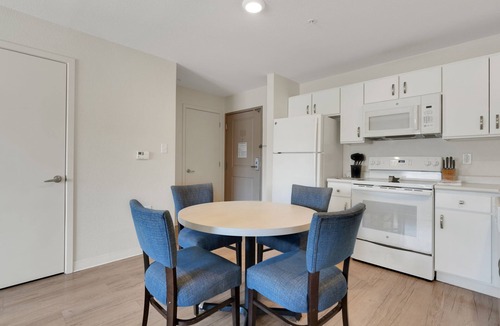 Far North Central Apartment | Simplicity At the Rim 1208 I Comfy 2 Bed 2Bath