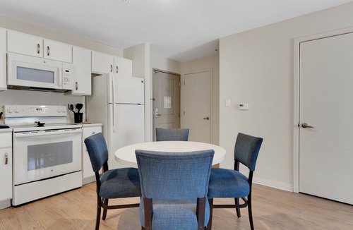 Far North Central Apartment | Simplicity At the Rim 1213 I Comfy 2 Bed 2 Bath