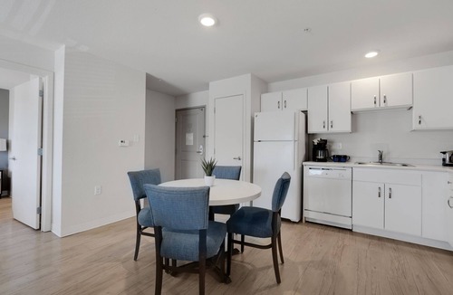 Far North Central Apartment | Simplicity At the Rim 1218 I Comfy 3 Bed 2 Bath