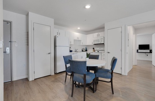 Far North Central Apartment | Simplicity At the Rim 1218 I Comfy 3 Bed 2 Bath