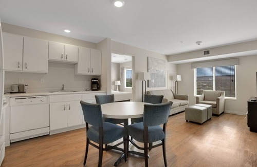 Far North Central Apartment | Simplicity At the Rim 1316 I Comfy 2 Bed 2 Bath