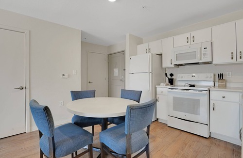 Far North Central Apartment | Simplicity At the Rim 1316 I Comfy 2 Bed 2 Bath
