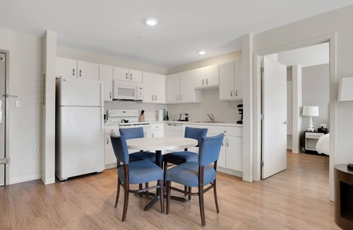 Far North Central Apartment | Simplicity At the Rim 1316 I Comfy 2 Bed 2 Bath