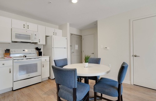 Far North Central Apartment | Simplicity At the Rim 1304 I Comfy 2 Bed 2 Bath