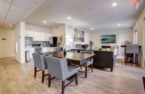 Far North Central Apartment | Simplicity At the Rim 1118 I Comfy 3 Bed 2 Bath