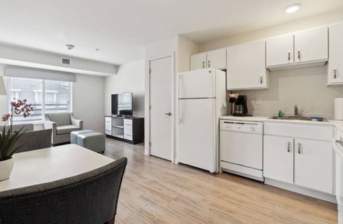 Far North Central Apartment | Simplicity At the Rim 1415 I Spacious 1 Bed 1 Bth