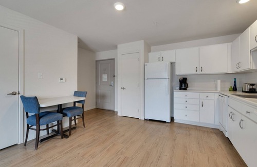 Far North Central Apartment | Simplicity At the Rim 1210 I Spacious 1 Bed 1 Bth