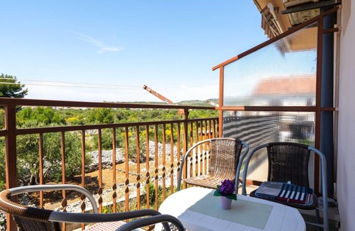 Rogoznica Apartment | Simplistic Apartment in Rogoznica near Sea Beach