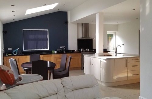 Weaverham House | Simply 6 beds house, free parking