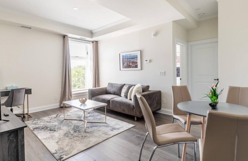 Smiths Falls Apartment | Simply Comfort. Rideau Private Apartment w Kingsize bed. Parking.