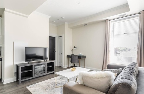 Smiths Falls Apartment | Simply Comfort. Rideau Private Apartment w Kingsize bed. Parking.