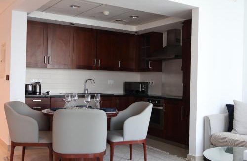 Downtown Dubai Apartment | Simply Comfort Vacation Homes Rental Luxury Apts Steps to Burj Khalifa