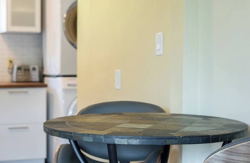 Burlington Apartment | Simply Faboulous Home | Close to EVERYTHING