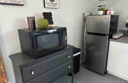 Southeastern Sacramento House | Simply Spacious Studio Guesthouse