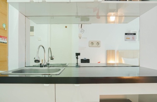 Jakarta Hotel | Simply Strategic and Homey Studio Signature Park Tebet Apartment