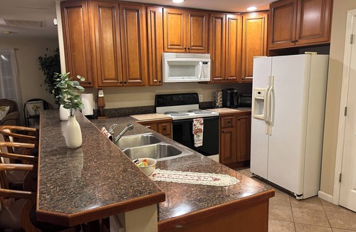 Collegedale Apartment | "Simply Sunny Farm Tranquil & Spacious 3 BR/2 BA Apartment w/Deck