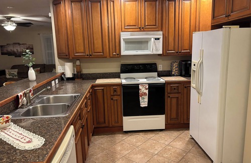 Collegedale Apartment | "Simply Sunny Farm Tranquil & Spacious 3 BR/2 BA Apartment w/Deck