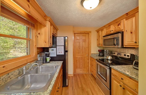 Black Bear Falls Cabin | Simply the Best - Amazing Views, Spacious Decks! High Mountain Lodge
