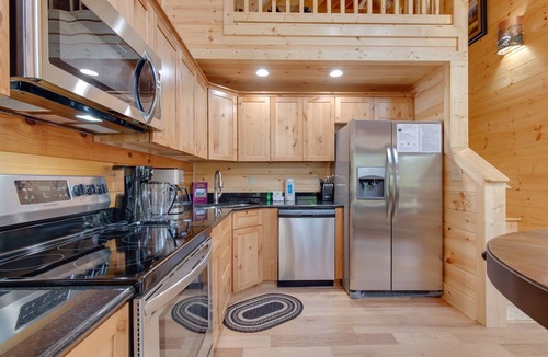 Gatlinburg Cabin | Simply Unforgettable by Jackson Mountain Rentals